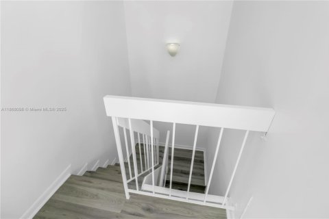 Adosado en alquiler en North Miami Beach, Florida, 3 dormitorios, 151.8 m2 № 1896550 - foto 19