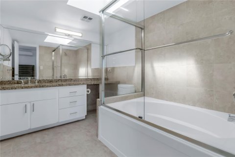 Adosado en alquiler en North Miami Beach, Florida, 3 dormitorios, 151.8 m2 № 1896550 - foto 15