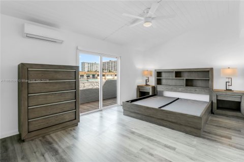 Adosado en alquiler en North Miami Beach, Florida, 3 dormitorios, 151.8 m2 № 1896550 - foto 11