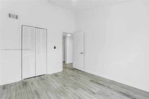 Adosado en alquiler en North Miami Beach, Florida, 3 dormitorios, 151.8 m2 № 1896550 - foto 10