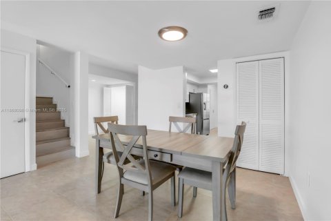 Adosado en alquiler en North Miami Beach, Florida, 3 dormitorios, 151.8 m2 № 1896550 - foto 30