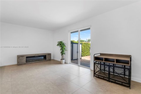 Adosado en alquiler en North Miami Beach, Florida, 3 dormitorios, 151.8 m2 № 1896550 - foto 6
