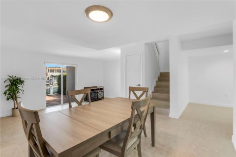 Adosado en alquiler en North Miami Beach, Florida, 3 dormitorios, 151.8 m2 № 1896550 - foto 29