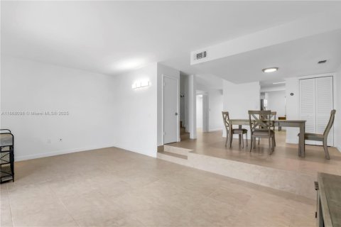 Adosado en alquiler en North Miami Beach, Florida, 3 dormitorios, 151.8 m2 № 1896550 - foto 22