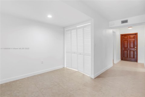 Adosado en alquiler en North Miami Beach, Florida, 3 dormitorios, 151.8 m2 № 1896550 - foto 24