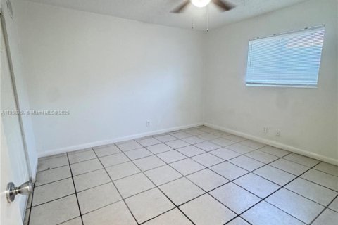Appartement à louer à Hollywood, Floride: 1 chambre, 51.56 m2 № 2016145 - photo 4