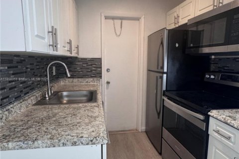 Appartement à louer à Hollywood, Floride: 1 chambre, 51.56 m2 № 2016145 - photo 6