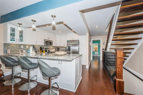 Townhouse in Indian Rocks Beach, Florida 3 bedrooms, 123.56 sq.m. № 1879769 - photo 18