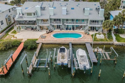 Townhouse in Indian Rocks Beach, Florida 3 bedrooms, 123.56 sq.m. № 1879769 - photo 28