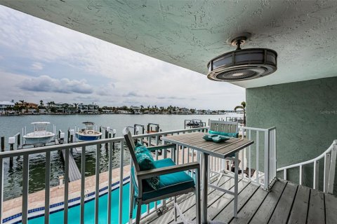 Townhouse in Indian Rocks Beach, Florida 3 bedrooms, 123.56 sq.m. № 1879769 - photo 9