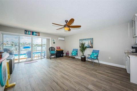 Townhouse in Indian Rocks Beach, Florida 3 bedrooms, 123.56 sq.m. № 1879769 - photo 26