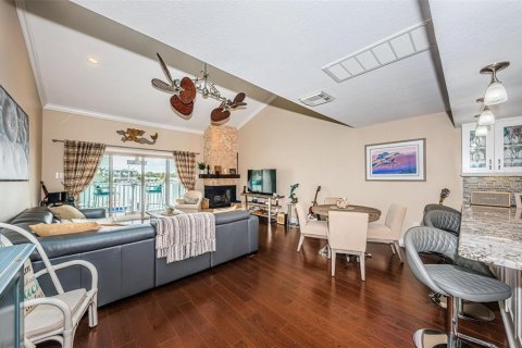 Townhouse in Indian Rocks Beach, Florida 3 bedrooms, 123.56 sq.m. № 1879769 - photo 19