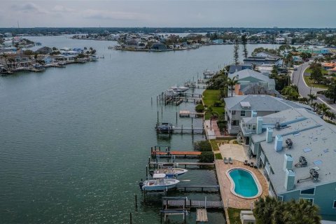 Townhouse in Indian Rocks Beach, Florida 3 bedrooms, 123.56 sq.m. № 1879769 - photo 29