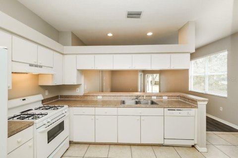 House in Fish Hawk, Florida 3 bedrooms, 124.95 sq.m. № 2379560 - photo 7