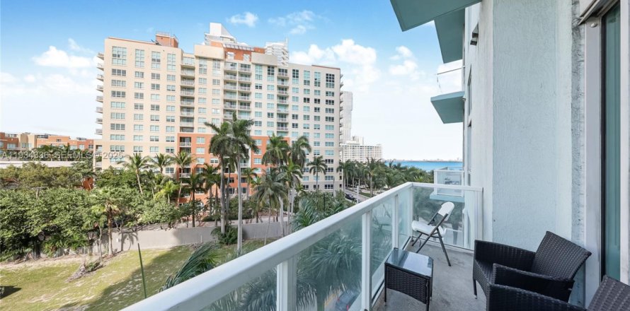 Condominio en Miami, Florida, 1 dormitorio  № 1992900