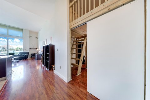 Condominio en alquiler en Miami, Florida, 1 dormitorio, 64.47 m2 № 1992900 - foto 4