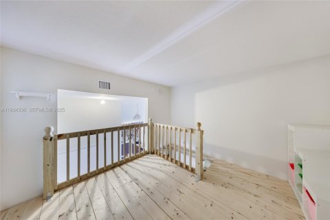 Condominio en alquiler en Miami, Florida, 1 dormitorio, 64.47 m2 № 1992900 - foto 17