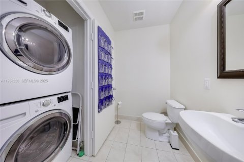 Condominio en alquiler en Miami, Florida, 1 dormitorio, 64.47 m2 № 1992900 - foto 12