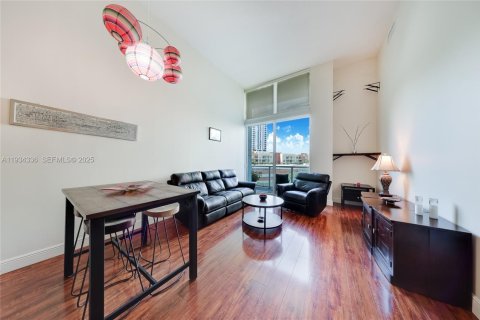 Condominio en alquiler en Miami, Florida, 1 dormitorio, 64.47 m2 № 1992900 - foto 5