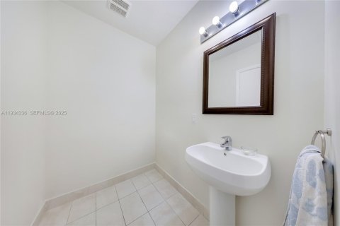 Condominio en alquiler en Miami, Florida, 1 dormitorio, 64.47 m2 № 1992900 - foto 15