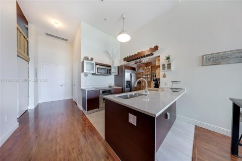 Condominio en alquiler en Miami, Florida, 1 dormitorio, 64.47 m2 № 1992900 - foto 8