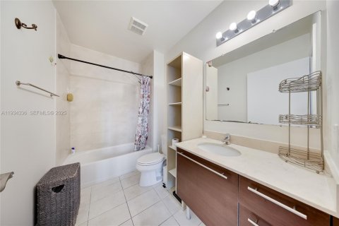 Condominio en alquiler en Miami, Florida, 1 dormitorio, 64.47 m2 № 1992900 - foto 9