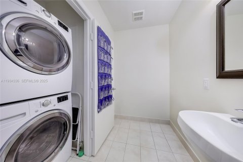 Condominio en alquiler en Miami, Florida, 1 dormitorio, 64.47 m2 № 1992900 - foto 13