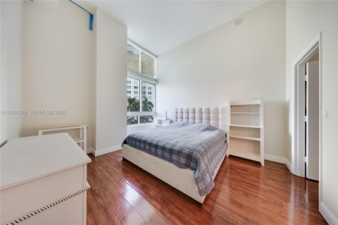 Condominio en alquiler en Miami, Florida, 1 dormitorio, 64.47 m2 № 1992900 - foto 11