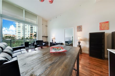 Condominio en alquiler en Miami, Florida, 1 dormitorio, 64.47 m2 № 1992900 - foto 6
