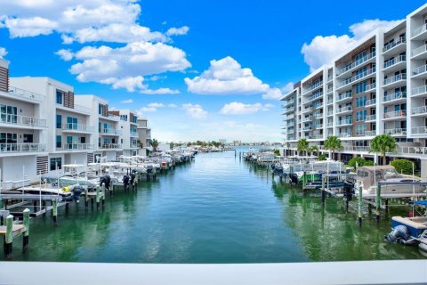 Copropriété à louer à Clearwater, Floride: 3 chambres, 182.09 m2 № 2387468 - photo 2