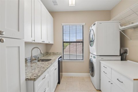 Casa en venta en Land O' Lakes, Florida, 5 dormitorios, 327.2 m2 № 2218498 - foto 29