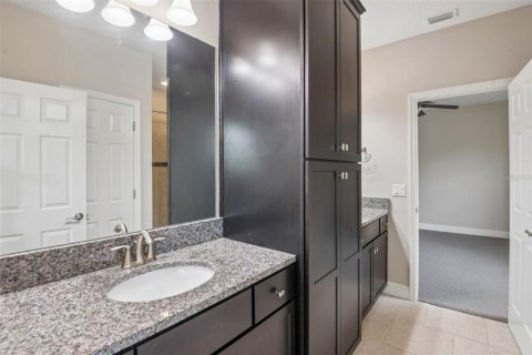 Casa en venta en Land O' Lakes, Florida, 5 dormitorios, 327.2 m2 № 2218498 - foto 24
