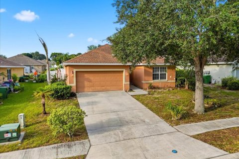 House in Winter Haven, Florida 4 bedrooms, 172.98 sq.m. № 2201374 - photo 3