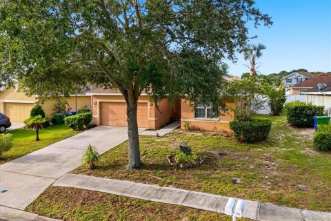House in Winter Haven, Florida 4 bedrooms, 172.98 sq.m. № 2201374 - photo 4