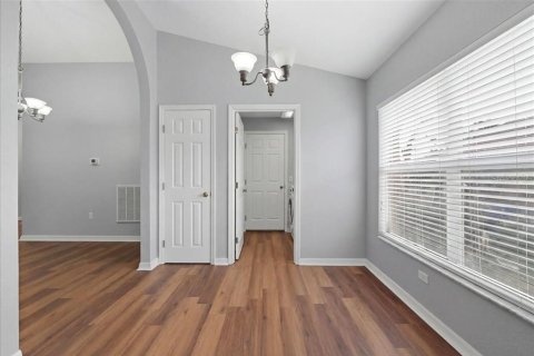 House in Winter Haven, Florida 4 bedrooms, 172.98 sq.m. № 2201374 - photo 10