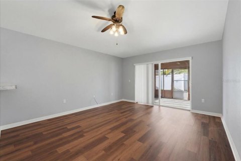 House in Winter Haven, Florida 4 bedrooms, 172.98 sq.m. № 2201374 - photo 16