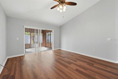House in Winter Haven, Florida 4 bedrooms, 172.98 sq.m. № 2201374 - photo 15