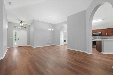 House in Winter Haven, Florida 4 bedrooms, 172.98 sq.m. № 2201374 - photo 6