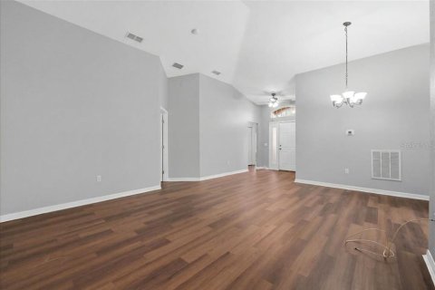 House in Winter Haven, Florida 4 bedrooms, 172.98 sq.m. № 2201374 - photo 7