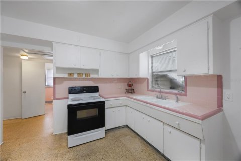 House in Saint Petersburg, Florida 2 bedrooms, 105.26 sq.m. № 1894705 - photo 15