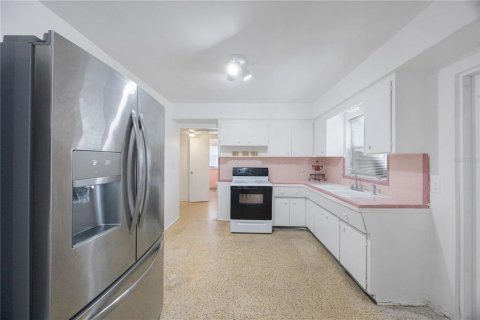 House in Saint Petersburg, Florida 2 bedrooms, 105.26 sq.m. № 1894705 - photo 14