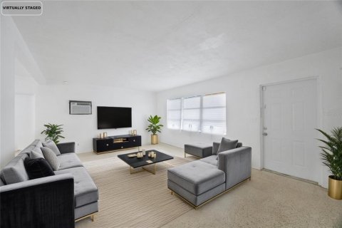 House in Saint Petersburg, Florida 2 bedrooms, 105.26 sq.m. № 1894705 - photo 7