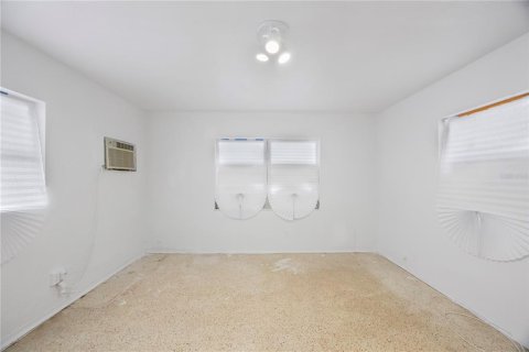 House in Saint Petersburg, Florida 2 bedrooms, 105.26 sq.m. № 1894705 - photo 21