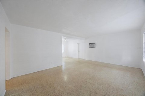 House in Saint Petersburg, Florida 2 bedrooms, 105.26 sq.m. № 1894705 - photo 8