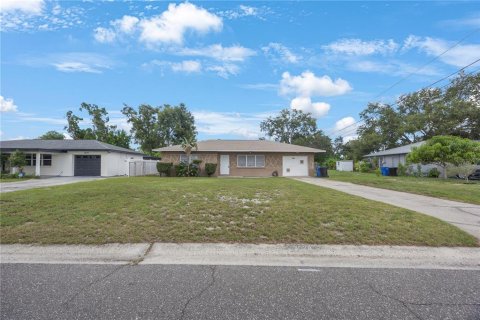 House in Saint Petersburg, Florida 2 bedrooms, 105.26 sq.m. № 1894705 - photo 3