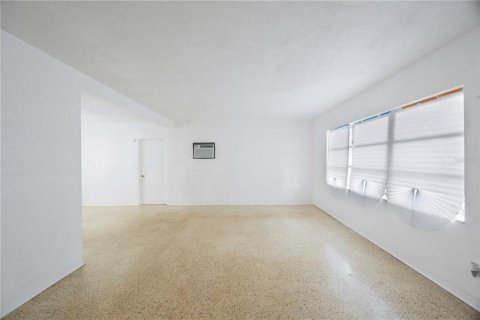 House in Saint Petersburg, Florida 2 bedrooms, 105.26 sq.m. № 1894705 - photo 9