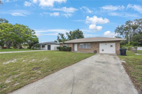 House in Saint Petersburg, Florida 2 bedrooms, 105.26 sq.m. № 1894705 - photo 2
