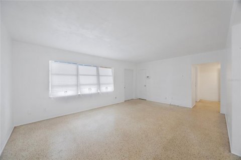 House in Saint Petersburg, Florida 2 bedrooms, 105.26 sq.m. № 1894705 - photo 5
