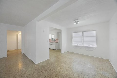 House in Saint Petersburg, Florida 2 bedrooms, 105.26 sq.m. № 1894705 - photo 11