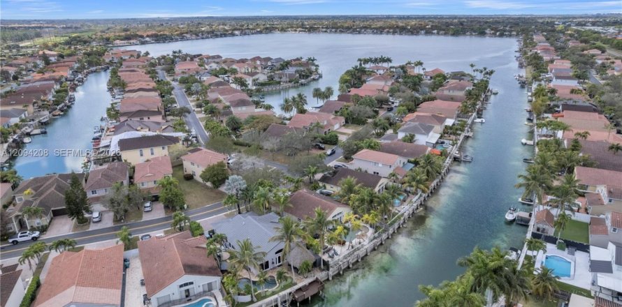 Villa ou maison à Miami, Floride 3 chambres, 177.07 m2 № 2390058